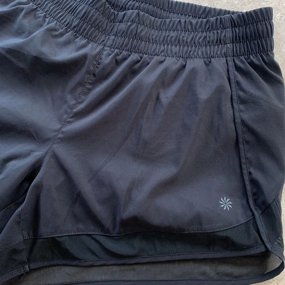 Athleta Mesh Racer Run Short 4” sz M